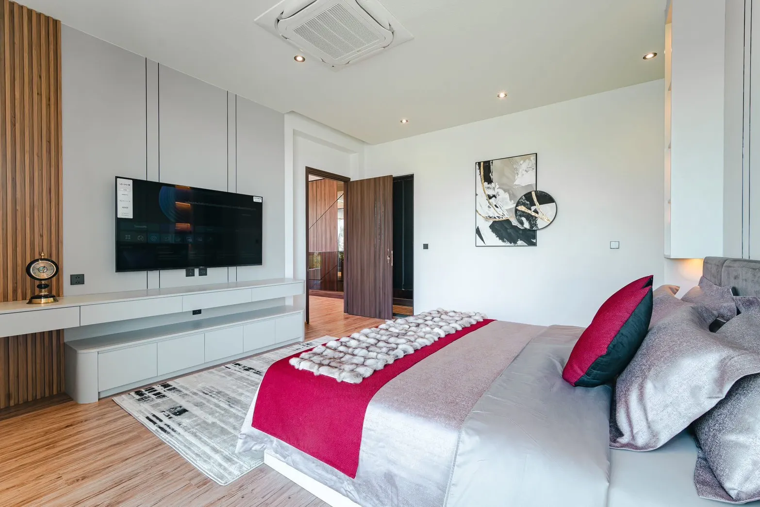 Guest bedroom